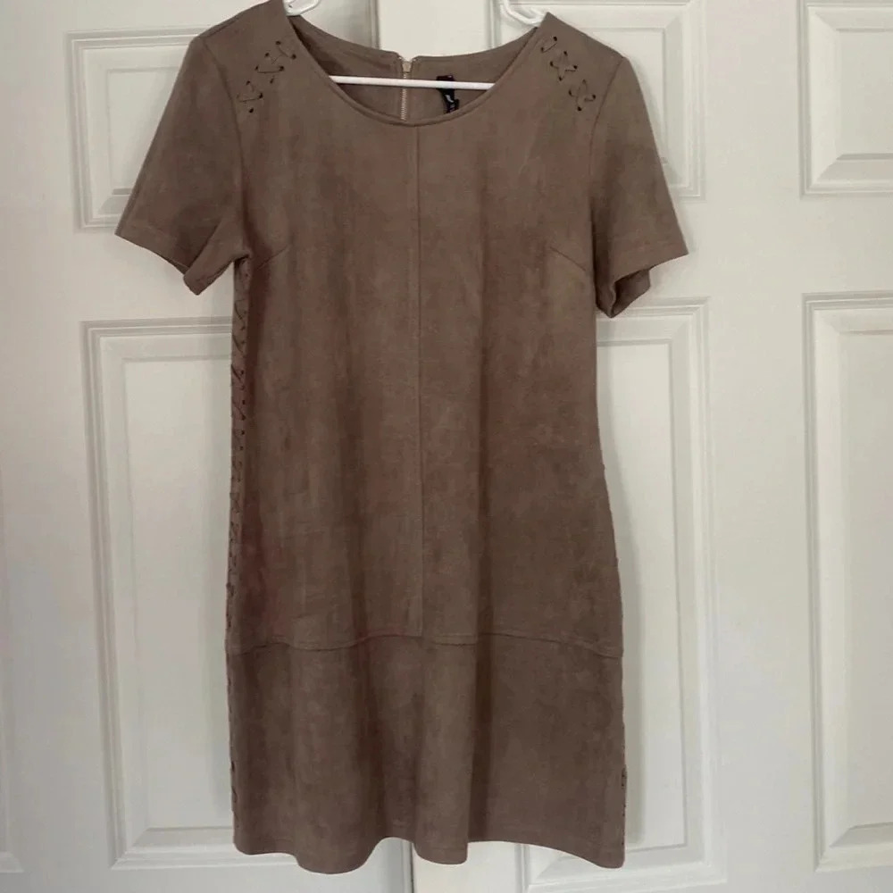 Design Lab suede short sleeve dress size medium tan scoop neck